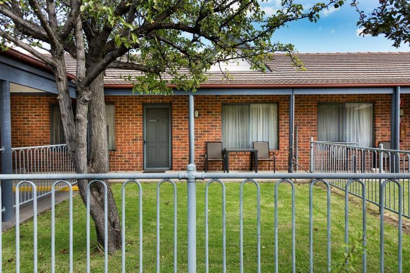 Blazing Stump Motel&Suites Wodonga Esterno foto