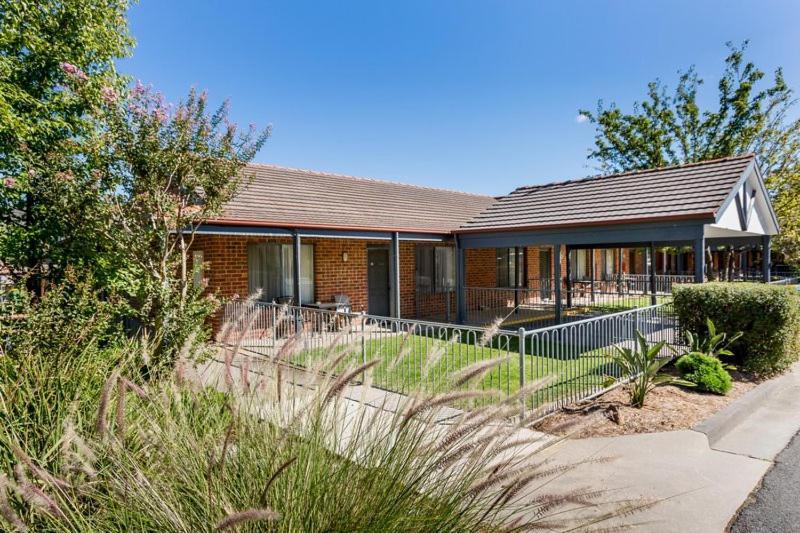 Blazing Stump Motel&Suites Wodonga Esterno foto